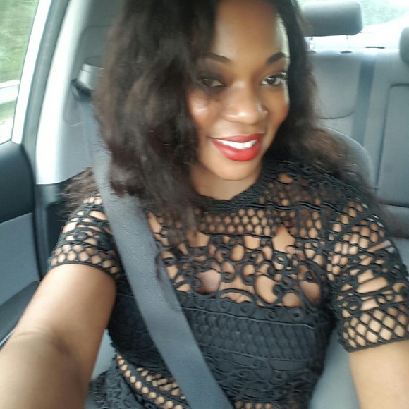 BF SALE🌑🙌🏾[Express] Lace Dress - Picture 2 of 8